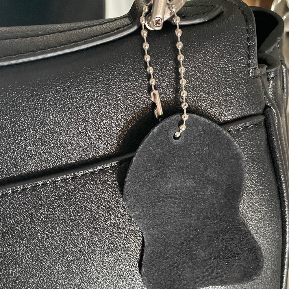 Elegant Black leather Handbag - Picture 3 of 7